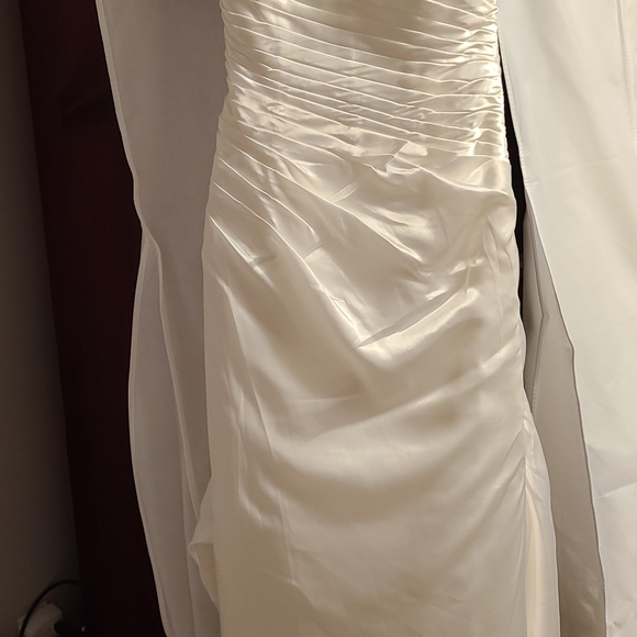 Wedding dress - Picture 6 of 7